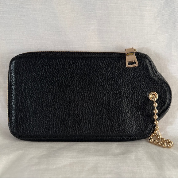 Coach Hangtag Multifunctional Case - Picture 2 of 3